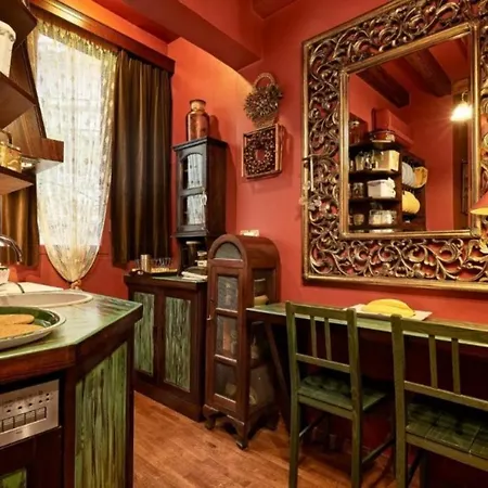 Vintage And Central For Two Apartment