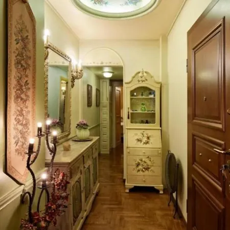 Vintage And Central For Two Apartment