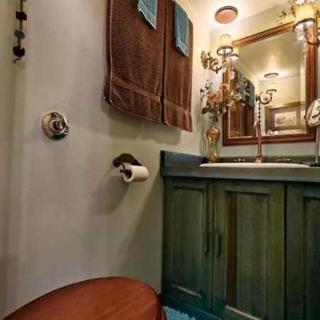 Vintage And Central For Two Athens